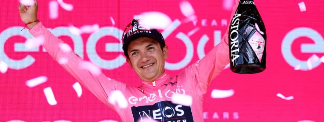 Carapaz in leader's maglia rosa starts