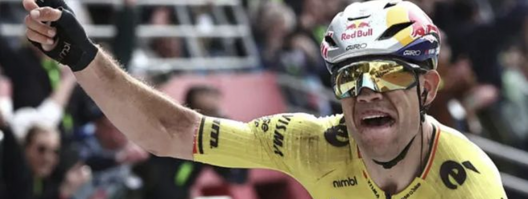 Wout van Aert besiegt Tadej Pogacar in der Arena von Roubaix